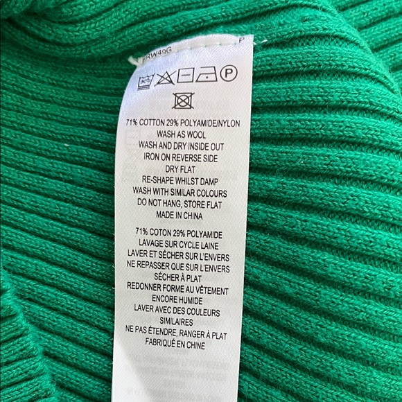 🍀ST PATTY’S DAY ALERT🍀French Connection Emerald Knit Top with White Accents - Picture 4 of 4